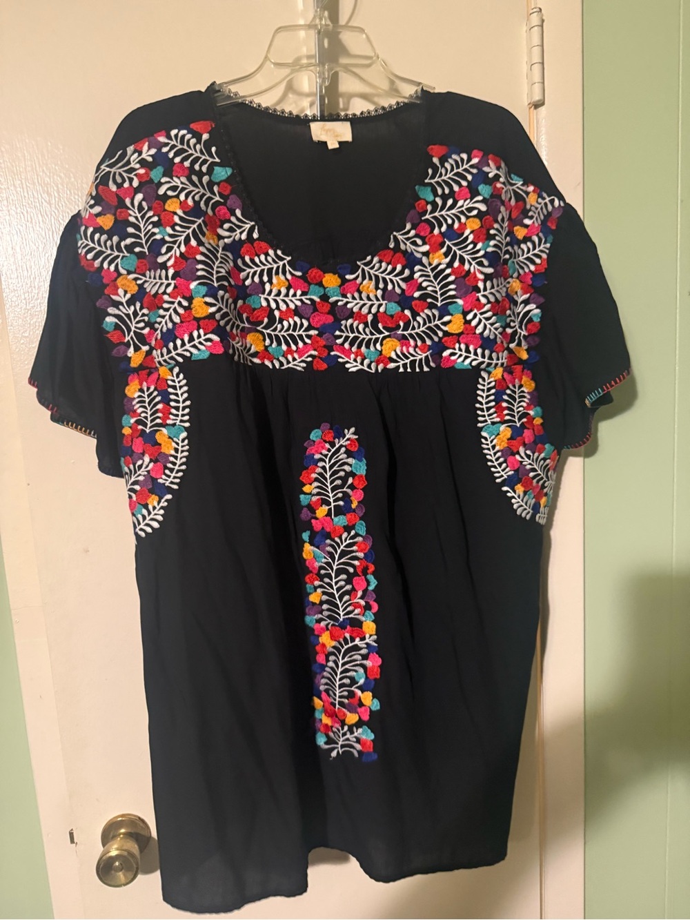 Layerz Embroidered Black Top Sz 3x